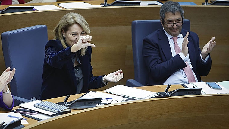 Imagen de los vicepresidentes de la Generalitat, Susana Camarero y Vicente Barrera, este miércoles, en las Cortes Valencianas