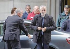 La Audiencia de Sevilla pide informes a la Fiscalía para tramitar el indulto de Griñán y de otros siete condenados por el caso ERE