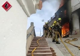 Un anciano de 84 años muere y su hijo resulta herido grave en un incendio por explosión de una bombona de butano en Alicante