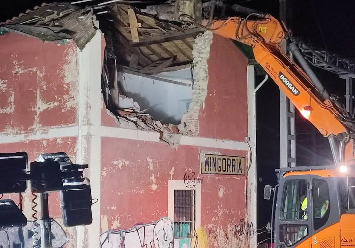 La estación ferroviaria del siglo XIX de Mingorría (Ávila) ya es historia pese a las protestas de sus vecinos