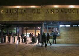La Junta de Andalucía propone a sus empleados teletrabajar un día a la semana... pero no a todos