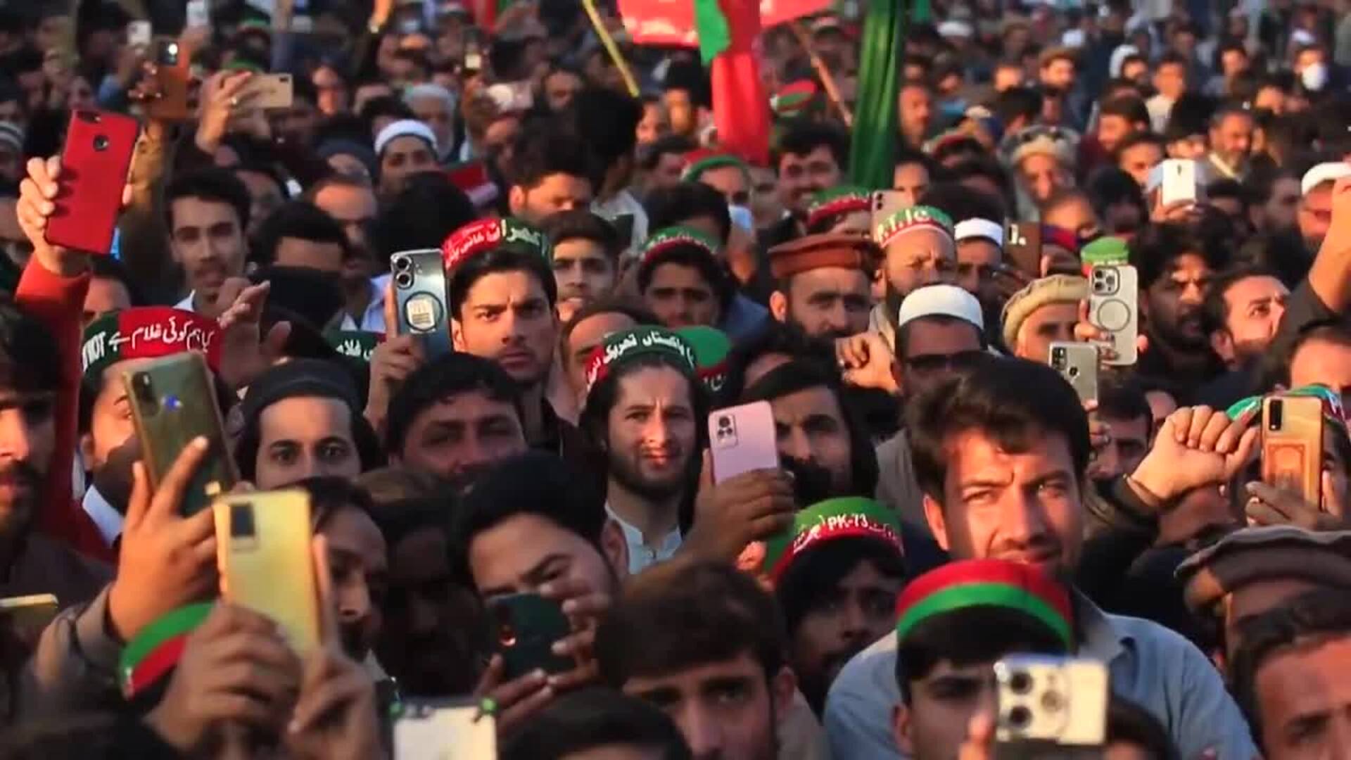 Pakistán con incertidumbre mientras los partidos negocian una coalición de Gobierno