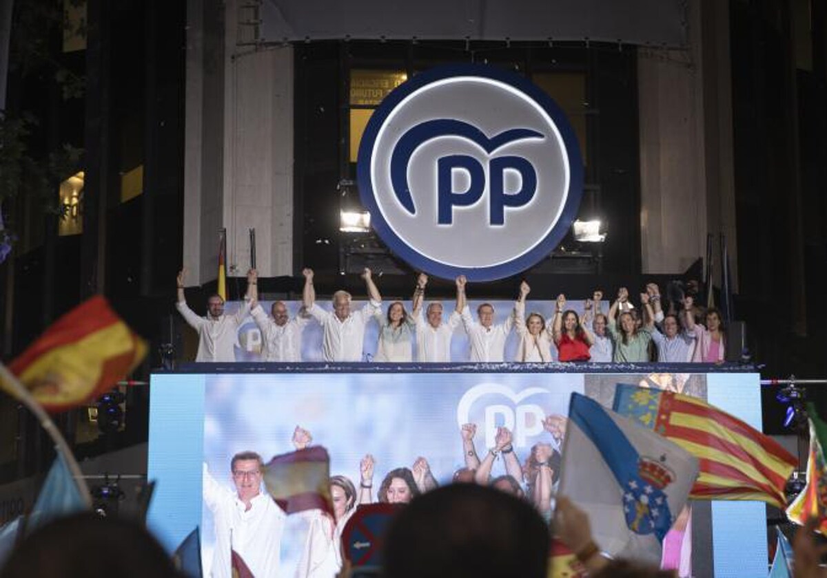 Alberto Nuñez Feijoo y su dirección en la noche electoral desde la sede del Partido Popular.