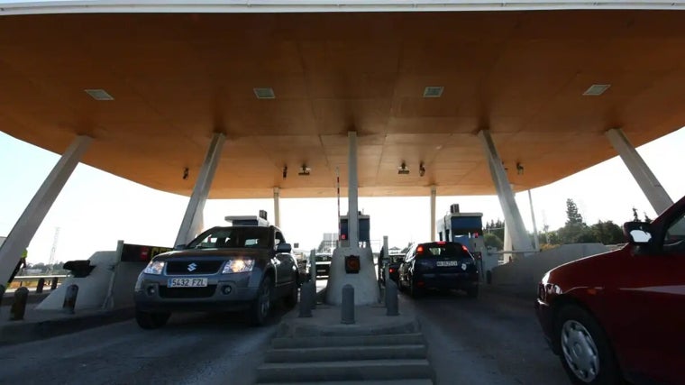 Uno de los tres puntos de peaje de la autopista de la Costa del Sol (AP-7)