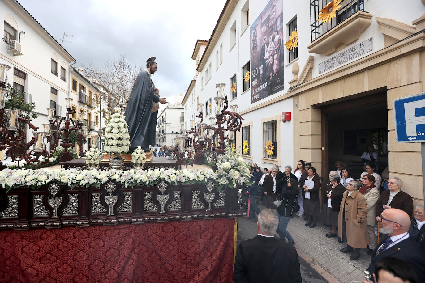 Fotos: La emocionante procesión del Padre Cristóbal en Córdoba