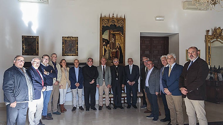 Representantes de las hermandades de Luna de Villanueva y Pozoblanco, con el obispo, Demetrio Fernández