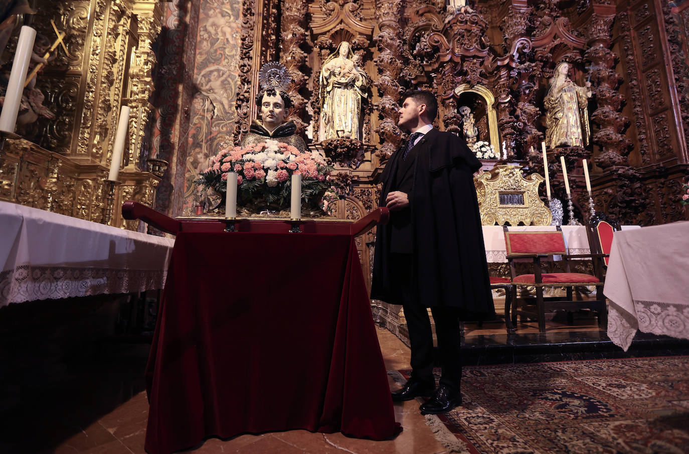 Fotos: El rosario en la exaltación de San Álvaro