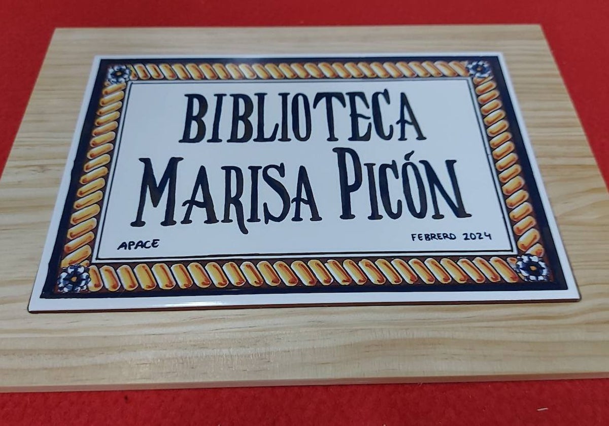 Placa conmemorativa en homenaje a Marisa Picón