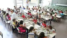 La Generalitat repartirá fruta y leche a más de 135.000 alumnos en 650 colegios de la Comunidad Valenciana