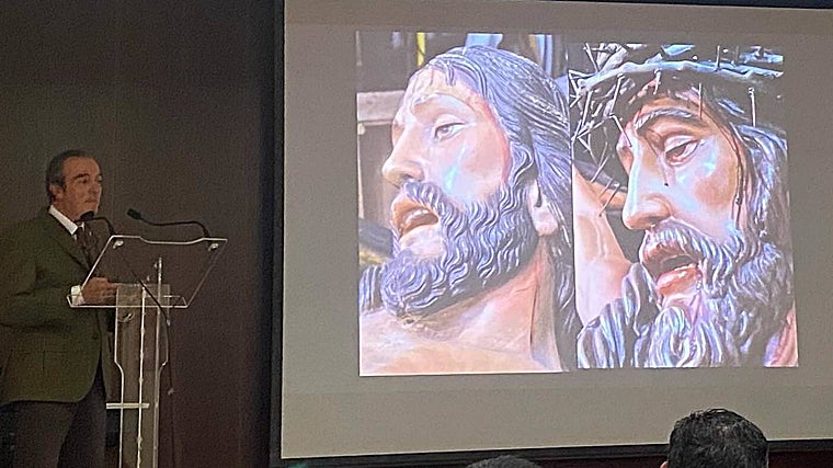 Salvador Guzmán, durante la conferencia que impartió explicando su labor