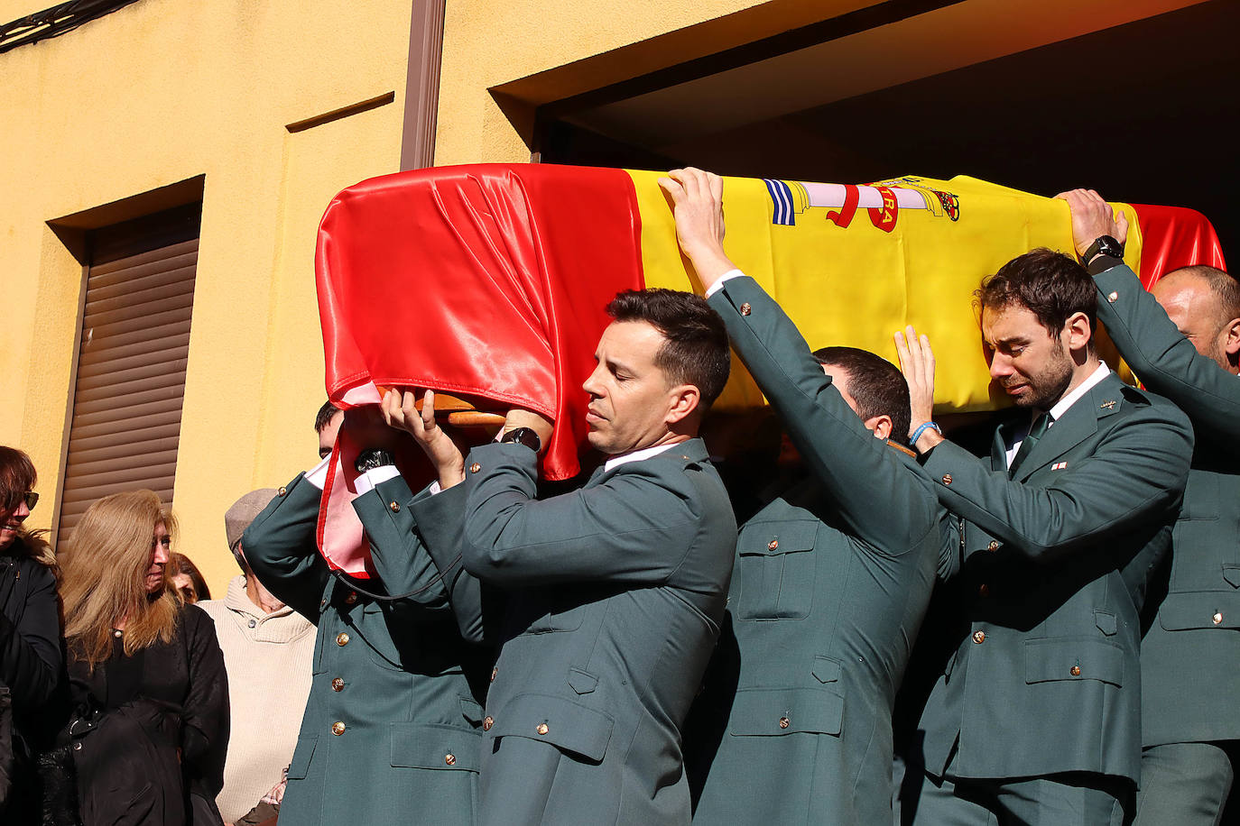Funeral en Nogarejas (León) por el guardia civil asesinado David Pérez Carracedo