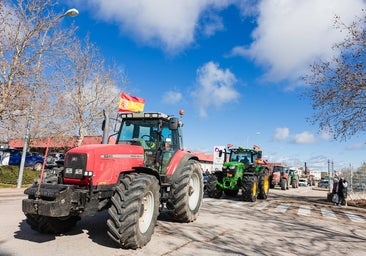 Dueñas anima a los agricultores a seguir con las tractoradas para que «los políticos les hagan caso»