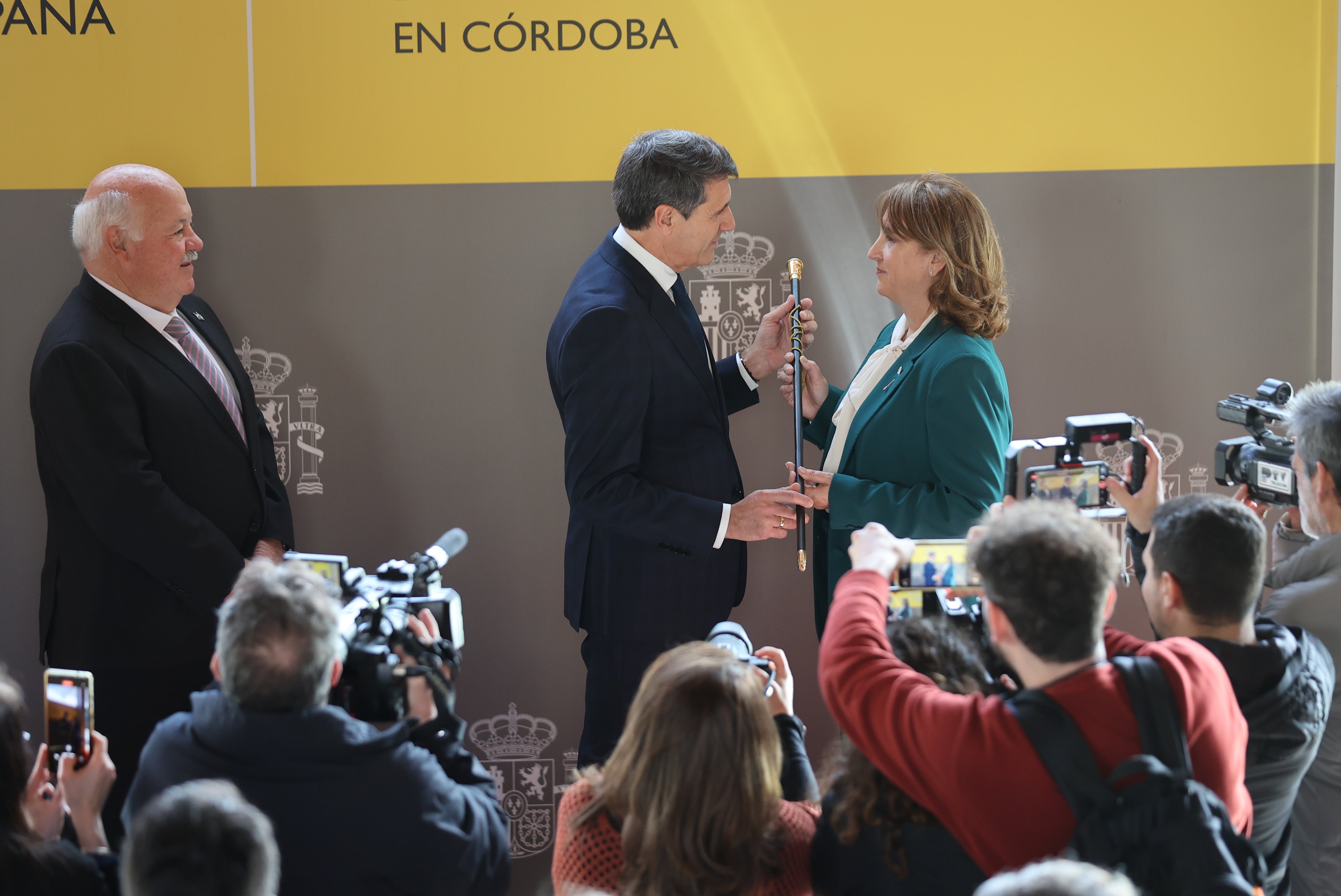 Fotos: la multitudinaria puesta de largo de la subdelegada del Gobierno en Córdoba