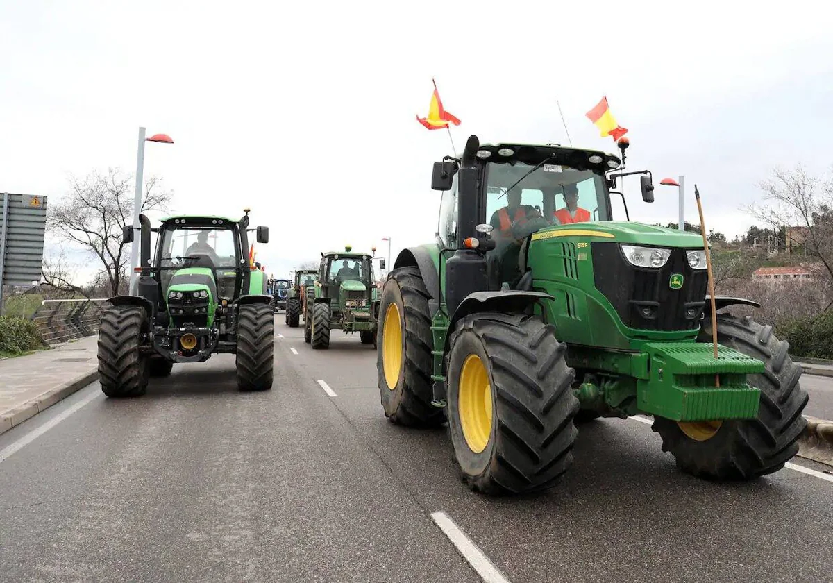 Tractores en una nueva protesta por las carreteras de la provincia de Toledo