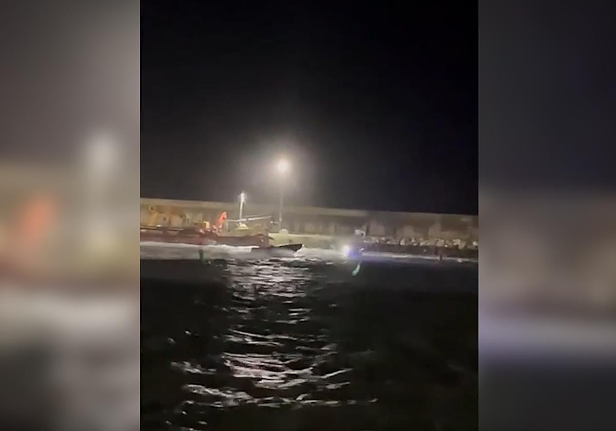 Imagen de los vídeos de la narcolancha atropellando a los agentes de la Guardia Civil