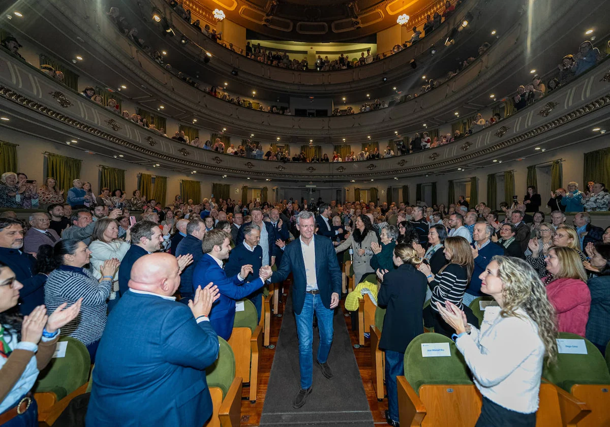 Alfonso Rueda, este martes en Ferrol, en un mitin de la campaña del 18F