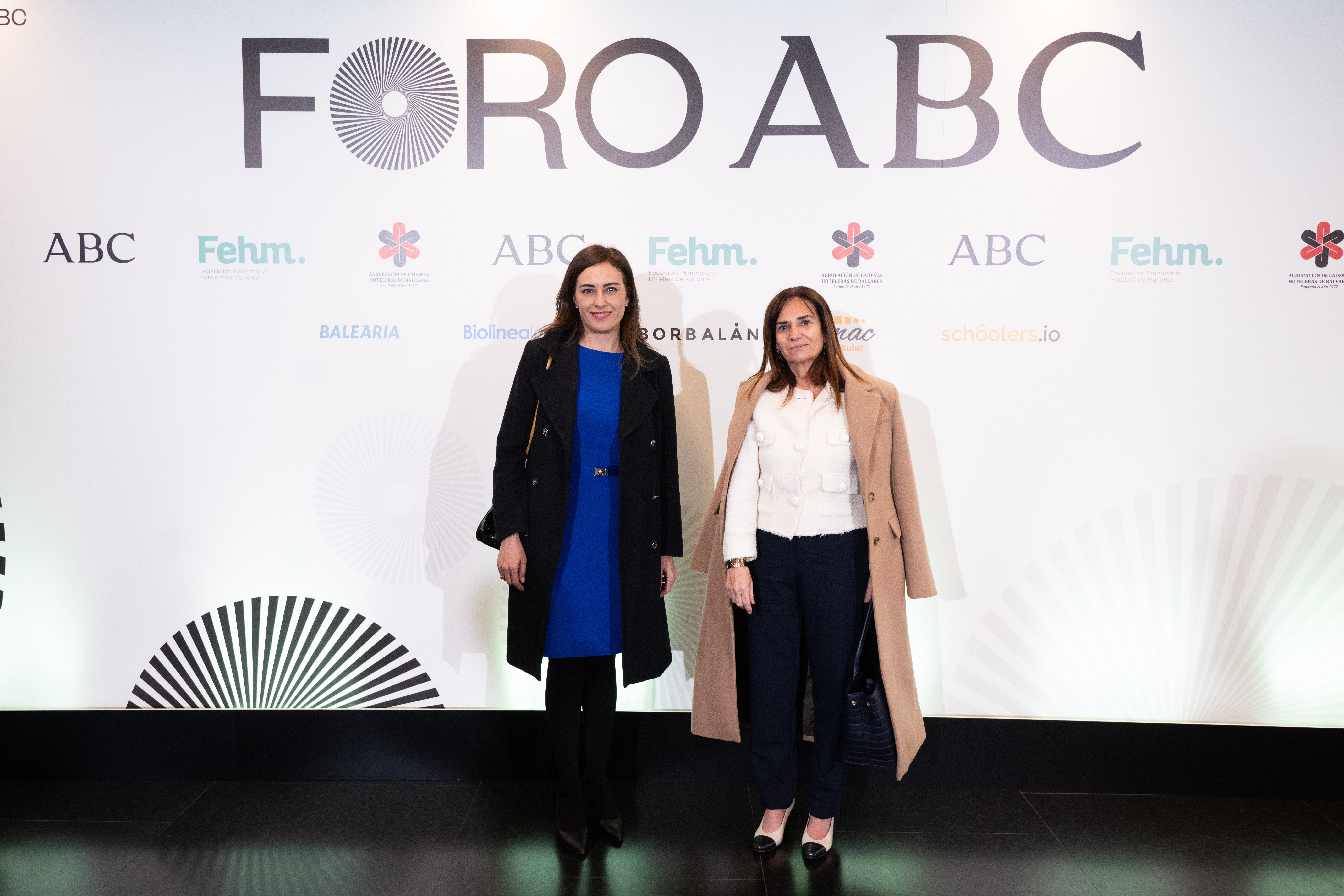 Idoia Ribas, portavoz de Vox en el Parlamento de Baleares, Manuela Cañadas, diputada de Vox en el Parlamento de Baleares