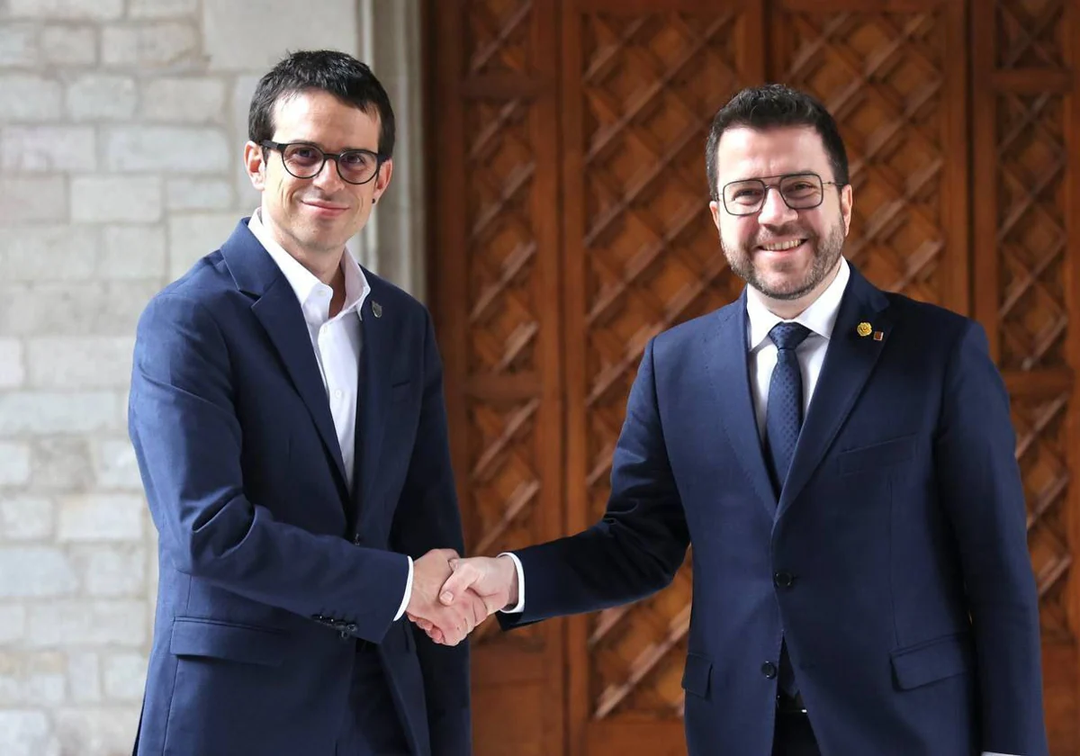 Pello Otxandiano y Pere Aragonès, hoy, en el Palacio de la Generalitat en Barcelona