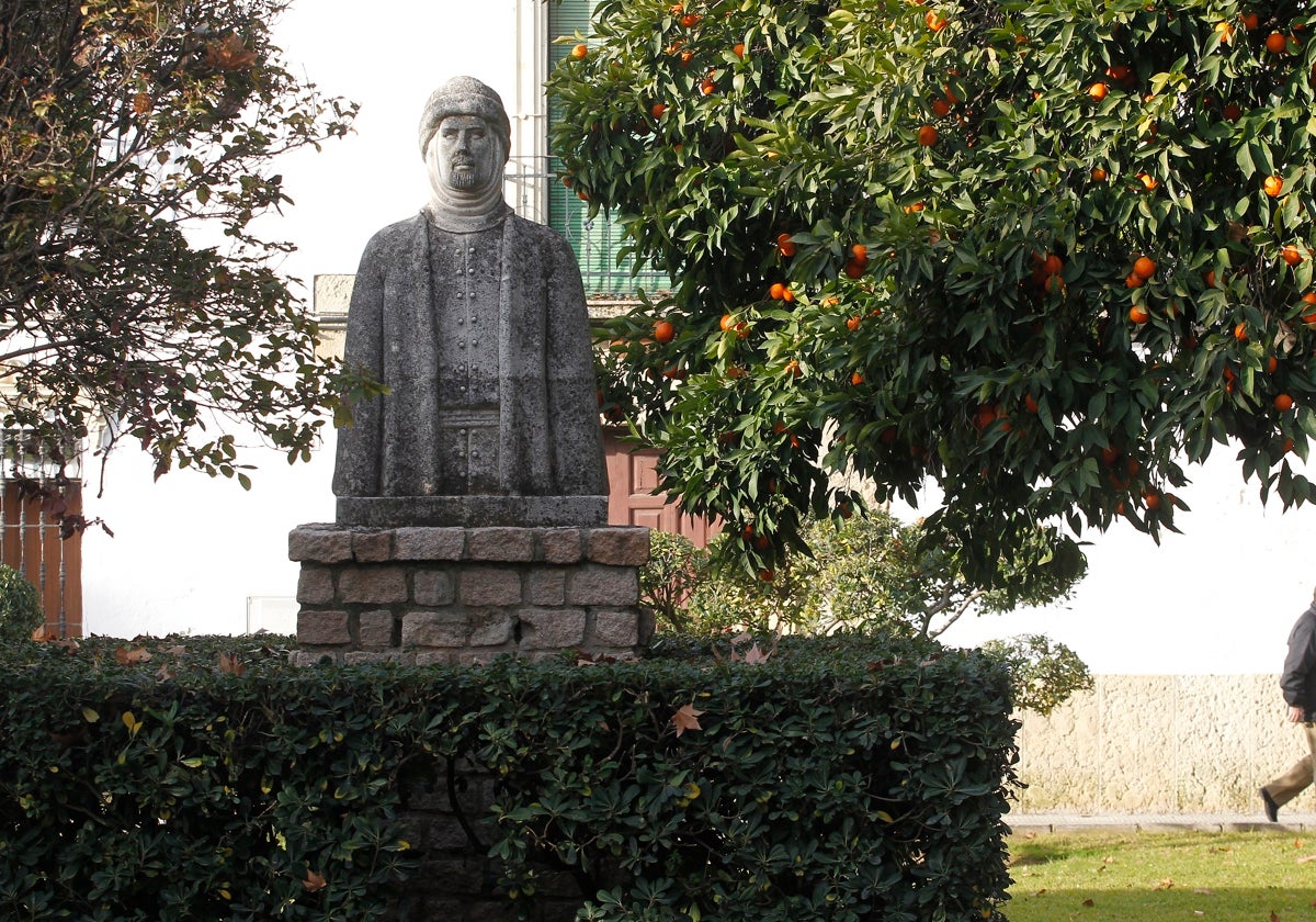 Estatua de alhaken II en el Campo Santo de los Mártires de Córdoba