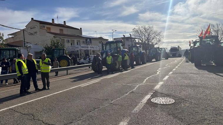 Tractoradas en Córdoba: vuelve la normalidad tras los cortes de carretera en la A-4, N-432, N-420 y la NIV