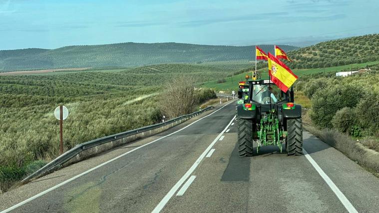 Tractoradas en Córdoba: vuelve la normalidad tras los cortes de carretera en la A-4, N-432, N-420 y la NIV