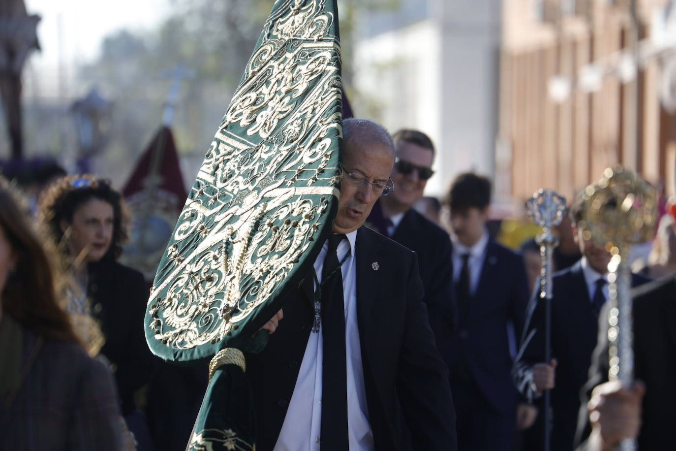 Fotos: El Cristo de la Piedad sale hacia la Catedral para el Vía Crucis de las cofradías de Córdoba