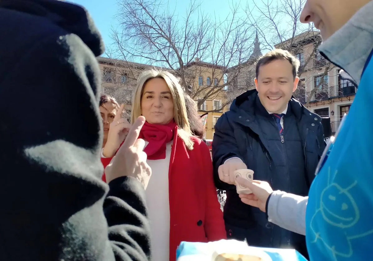 Tolón y Velázquez han coincidido este sábado en la plaza de Zocodover, en plena polémica