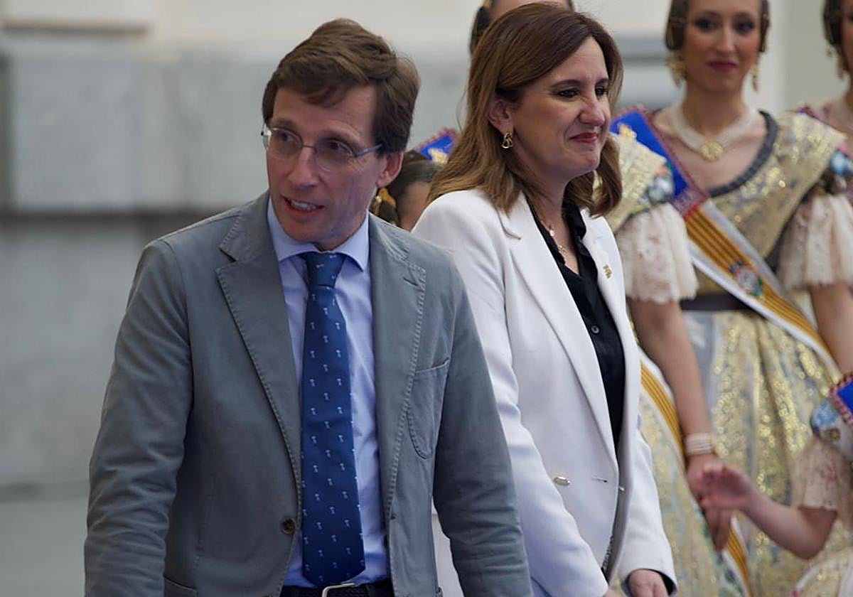 José Luis Martínez-Almeida con la alcadesa de Valencia, María José Catalá
