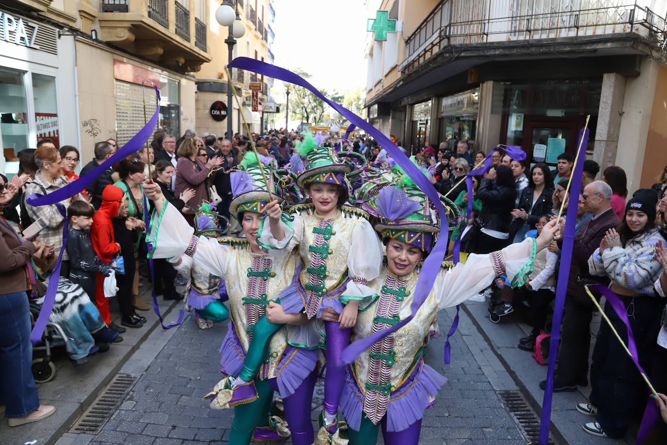 Fotos: la Cabalgata del Carnaval llena de exuberancia las calles de Córdoba