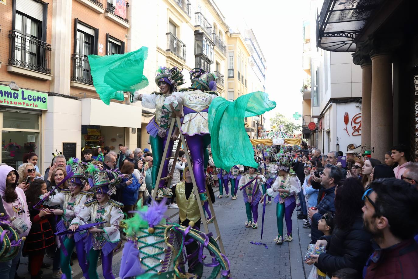 Fotos: la Cabalgata del Carnaval llena de exuberancia las calles de Córdoba
