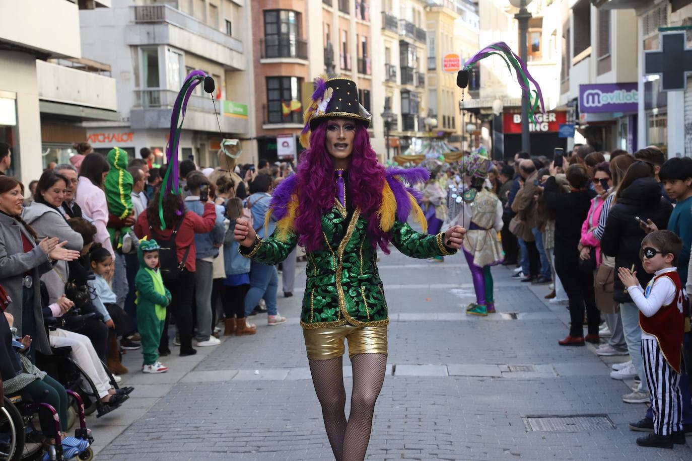 Fotos: la Cabalgata del Carnaval llena de exuberancia las calles de Córdoba
