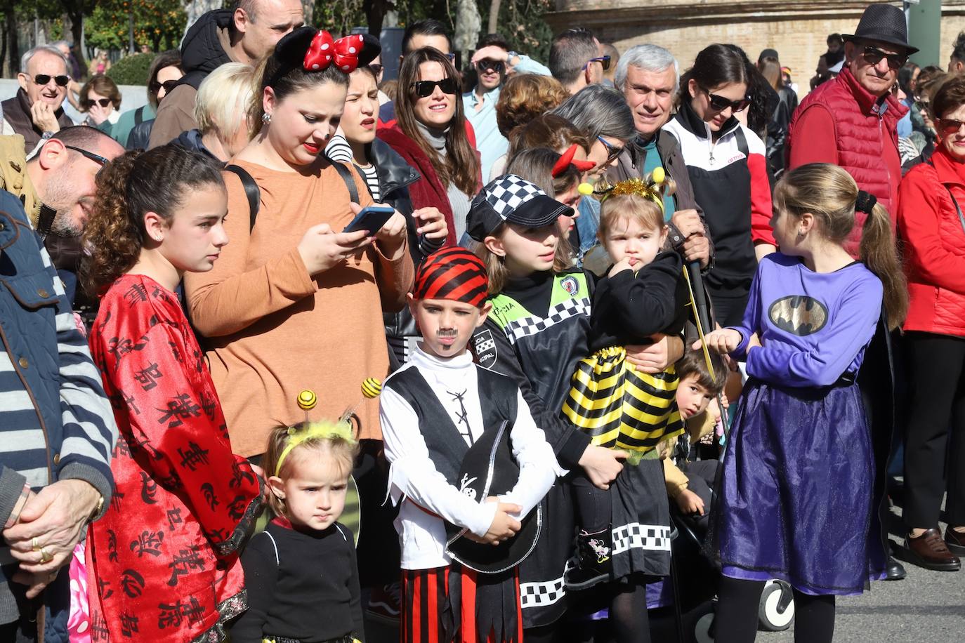 Fotos: la Cabalgata del Carnaval llena de exuberancia las calles de Córdoba