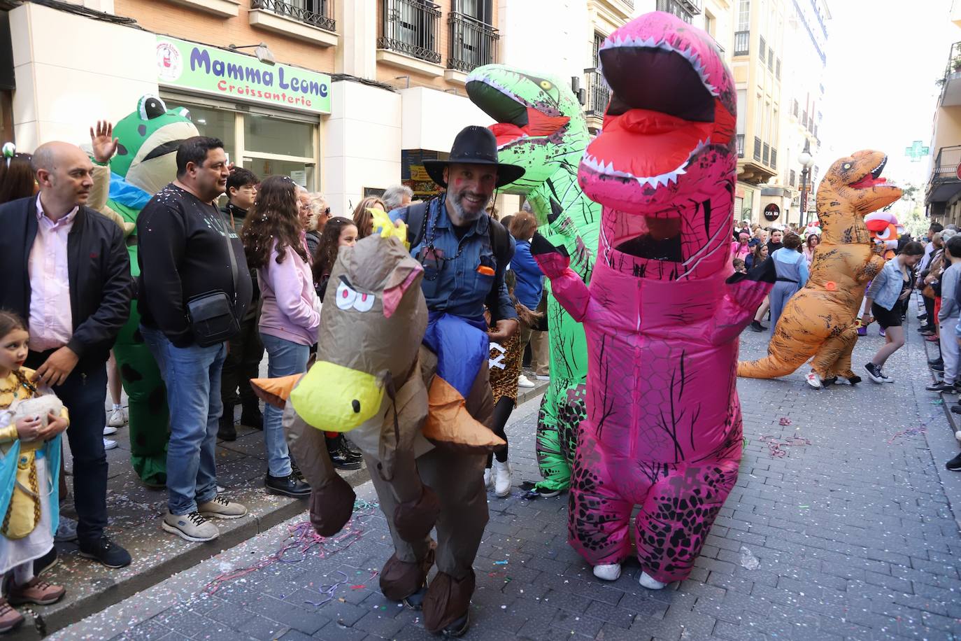 Fotos: la Cabalgata del Carnaval llena de exuberancia las calles de Córdoba