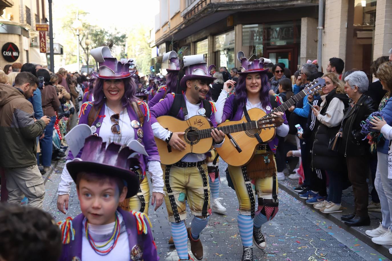 Fotos: la Cabalgata del Carnaval llena de exuberancia las calles de Córdoba