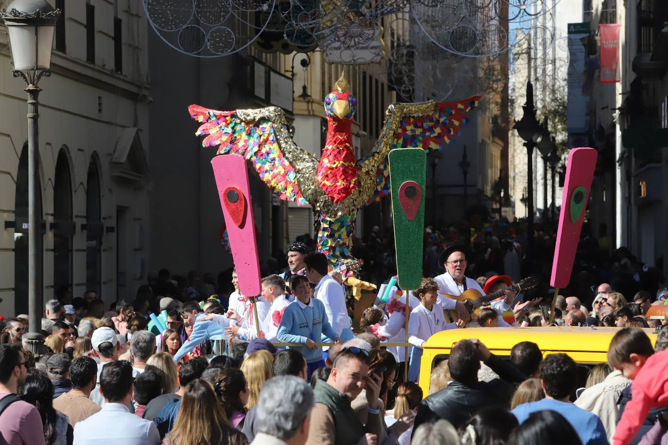 Fotos: la Cabalgata del Carnaval llena de exuberancia las calles de Córdoba