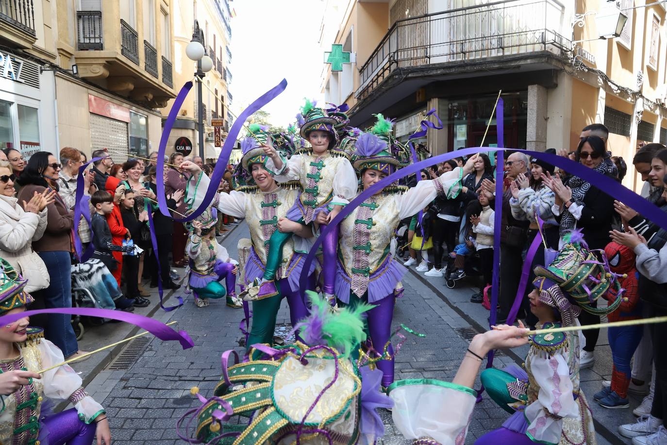 Fotos: la Cabalgata del Carnaval llena de exuberancia las calles de Córdoba