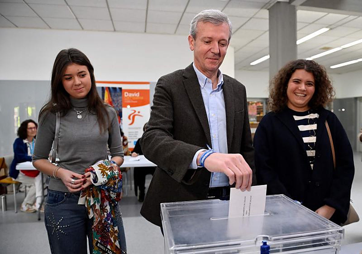 Alfonso Rueda, líder del PP de Galicia, tercer candidato en votar este 18F