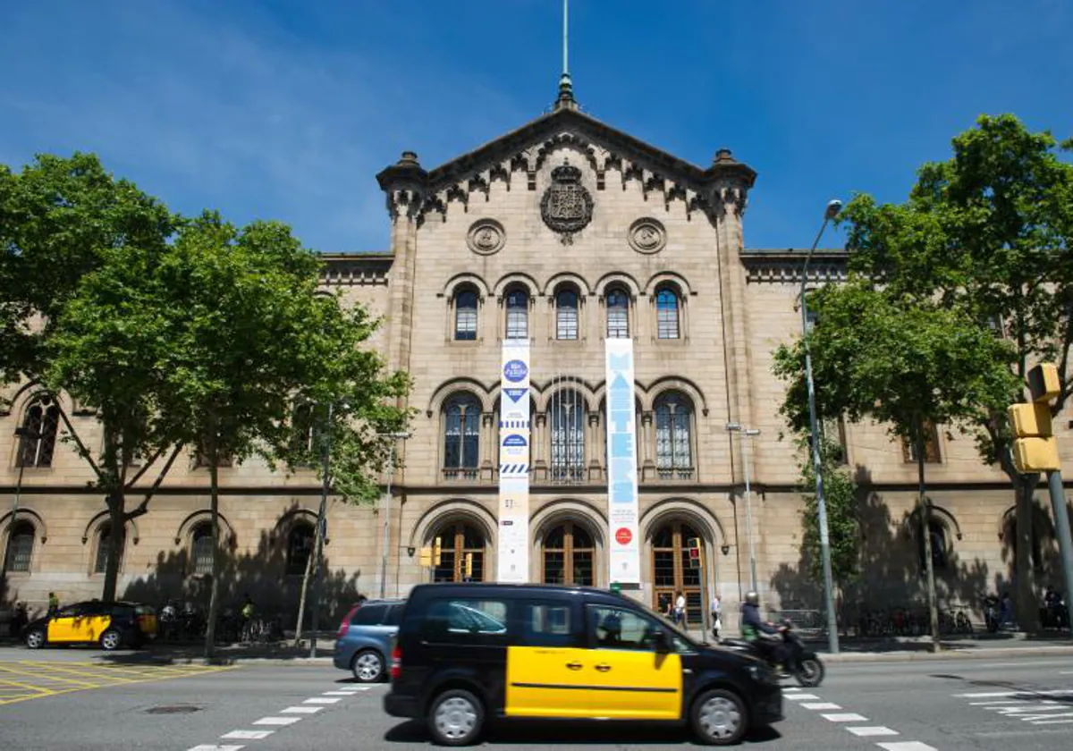 Fachada de la Universidad de Barcelona