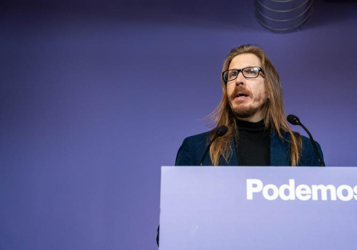 El secretario de Organización de Podemos, Pablo Fernández, este lunes en rueda de prensa