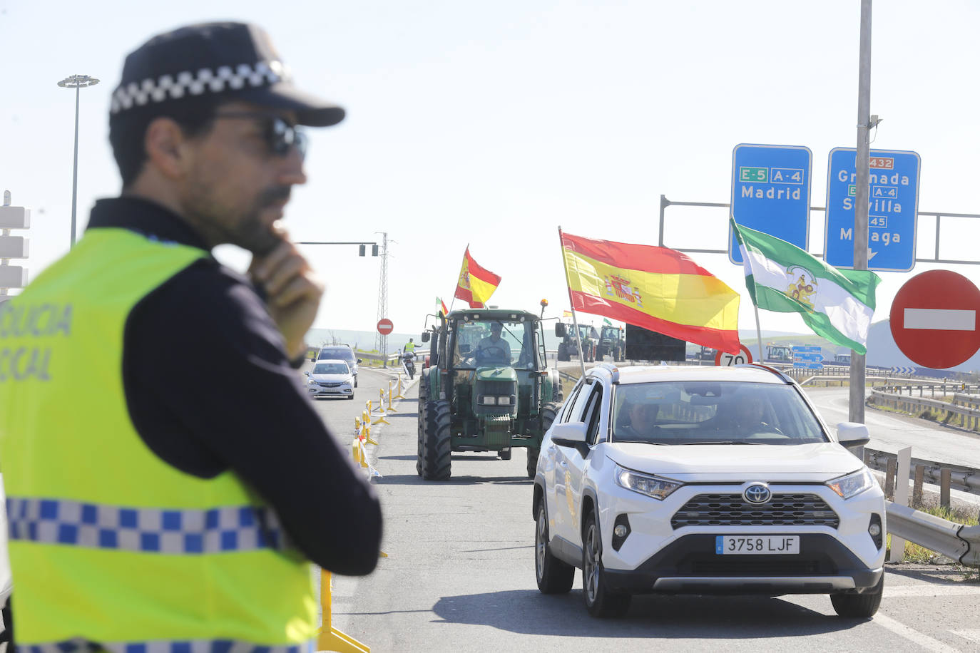 Fotos: la tensa protesta de los agricultores de Córdoba