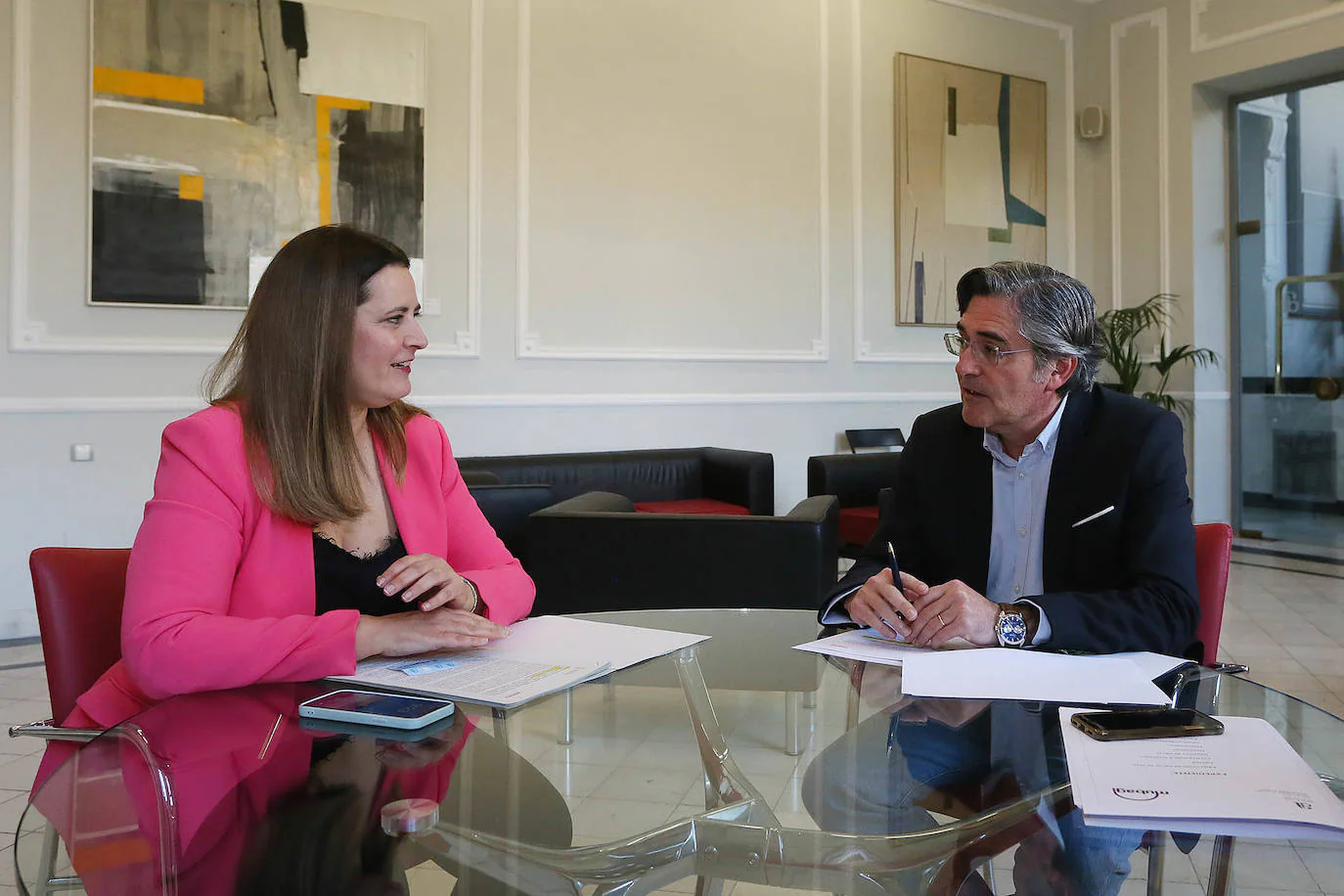 Imagen de la reunión entre Marisa Mezquita y Carlos Pastor