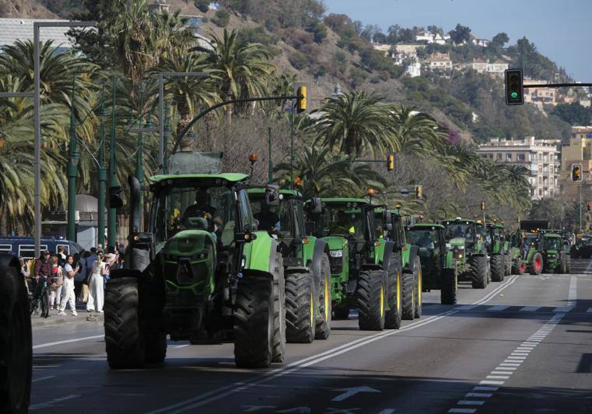 Tractores en el Paseo del Parque de Málaga