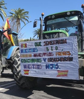 Imagen secundaria 2 - Los tractores tomaron el centro de Málaga este miércoles