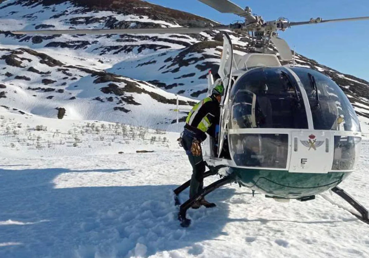 Un helicóptero del Sereim durante un rescate, en imagen de archivo