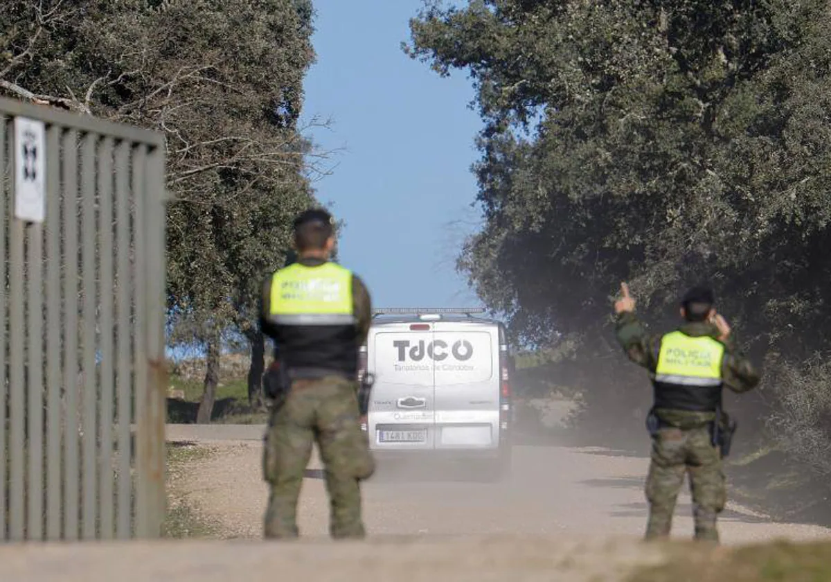 Entrada de los servicios funerarios al campo de maniobras el pasado 21 de diciembre en Cerro Muriano