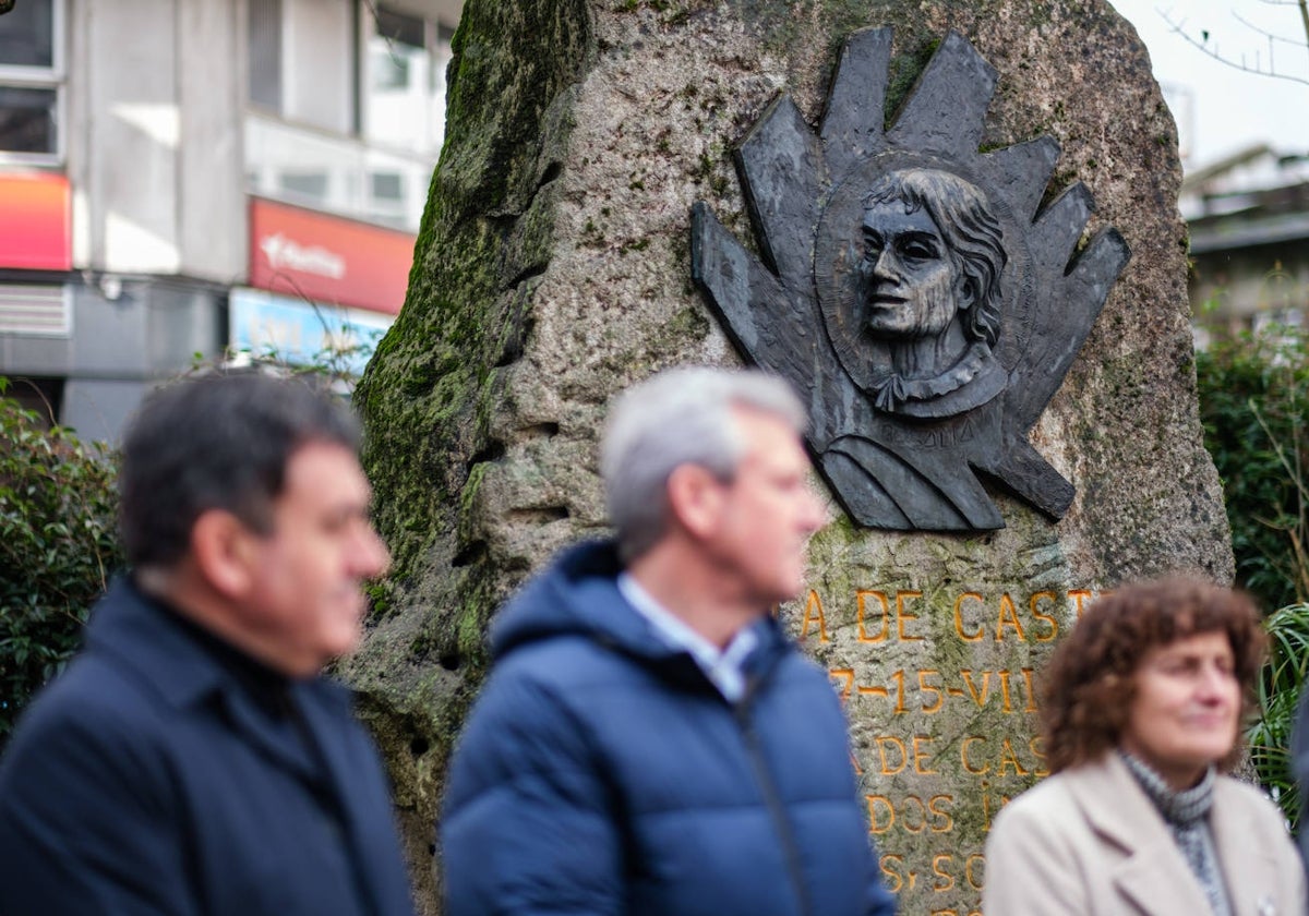 Rueda, entre Román Rodríguez y Goretti Sanmartín, este viernes en Santiago