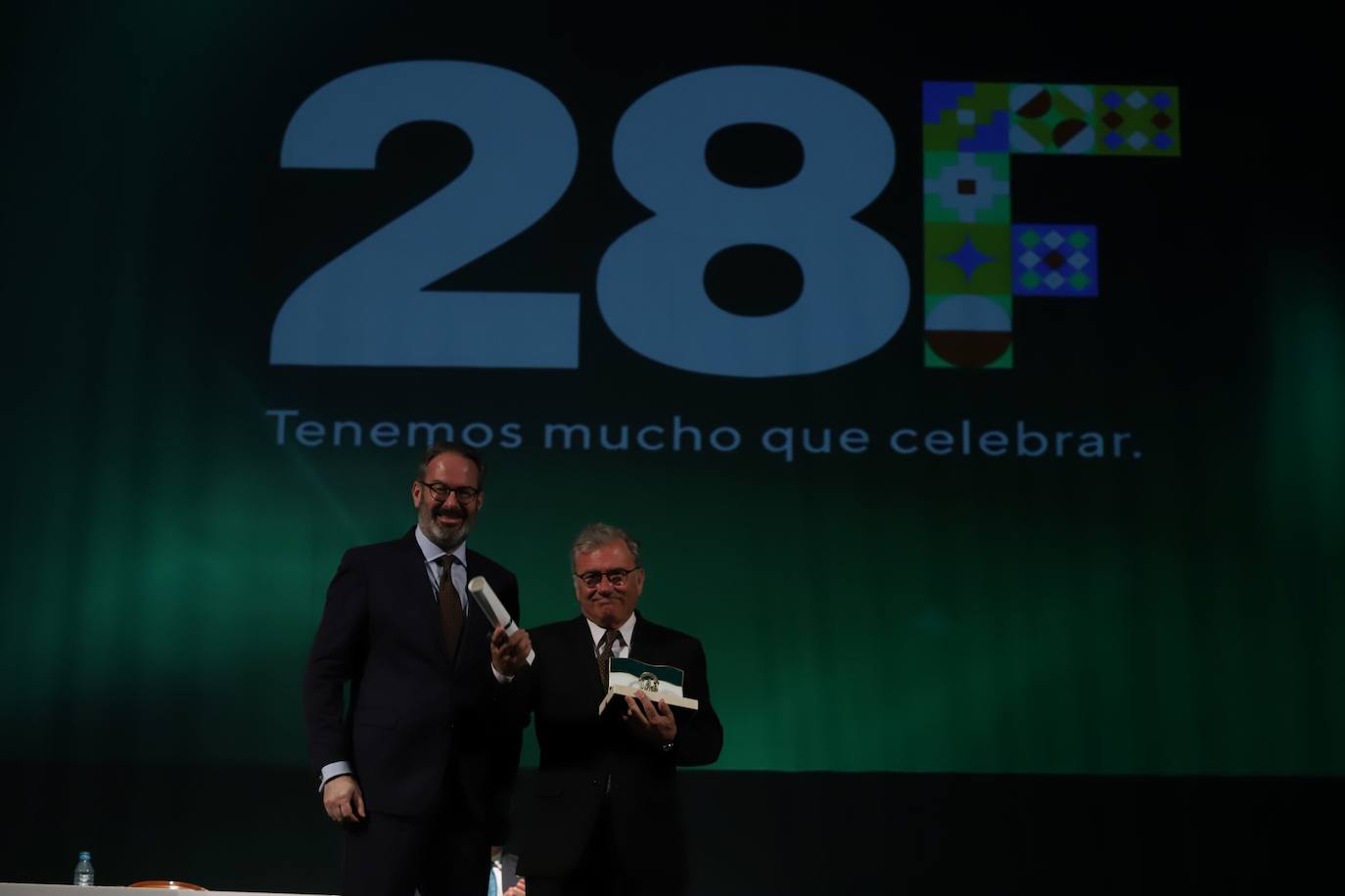 Fotos: la solemne entrega de las banderas de Andalucía en Córdoba