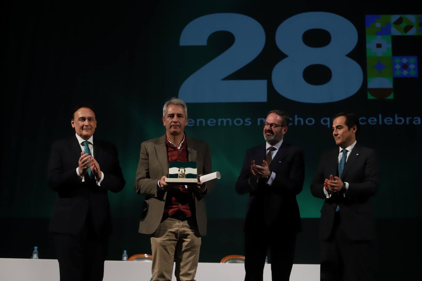 Fotos: la solemne entrega de las banderas de Andalucía en Córdoba