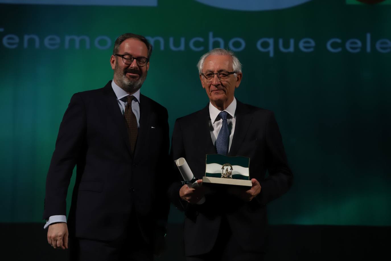 Fotos: la solemne entrega de las banderas de Andalucía en Córdoba