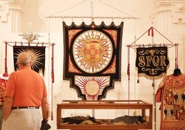 La hermandad de la Caridad de Córdoba restaura el mástil de su antigua bandera